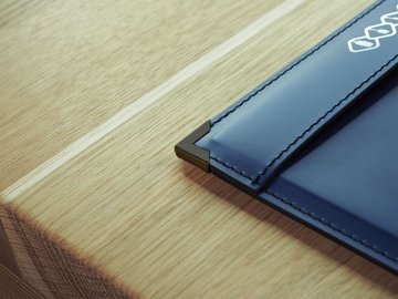 黒い金属製ブックコーナー4個